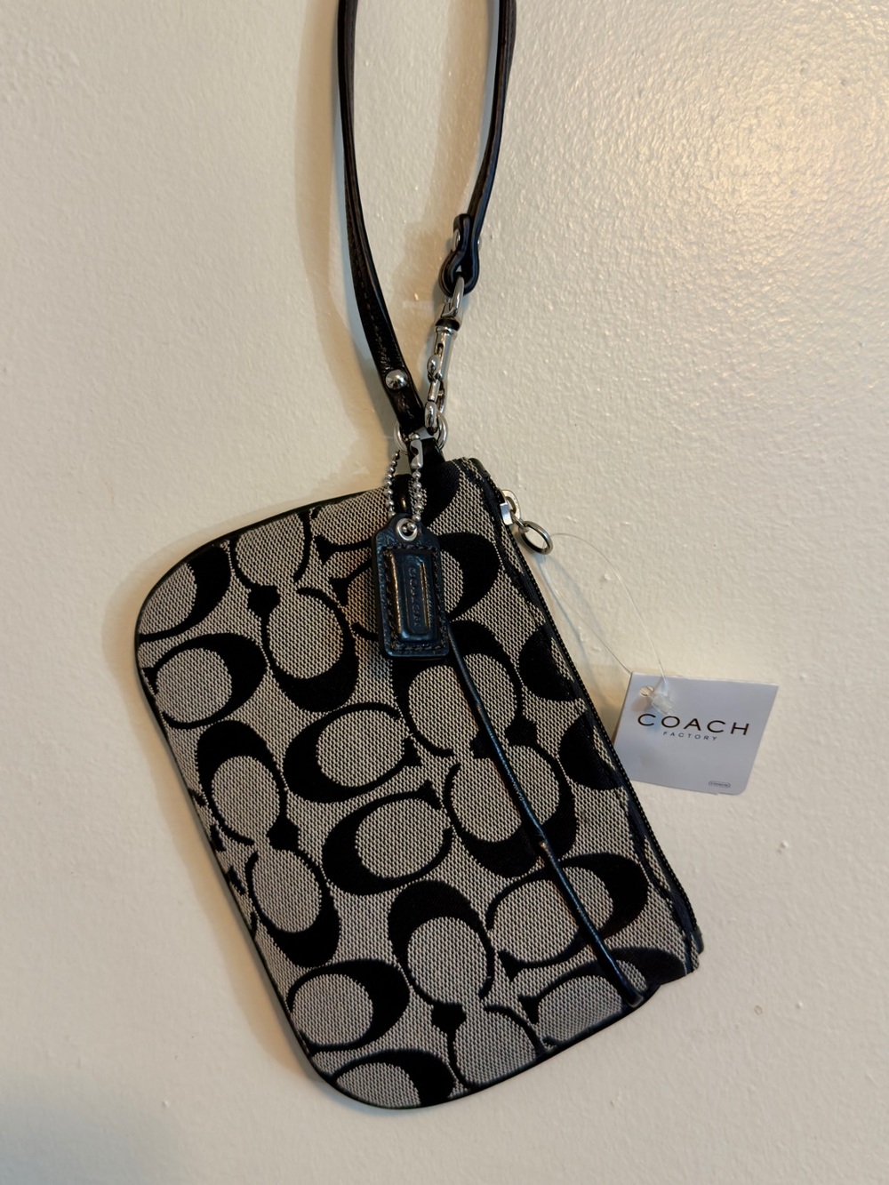 Coach Signature Small Wristlet F45659 Black/White lMonogram-New with tags (NWT)
